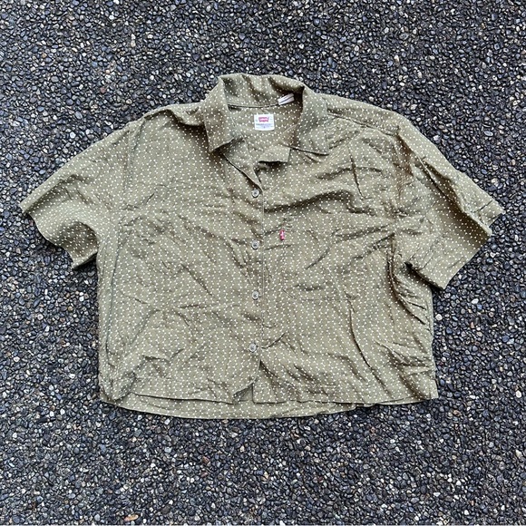 Levi’s Green Cropped Button Down Shirt - Picture 1 of 3